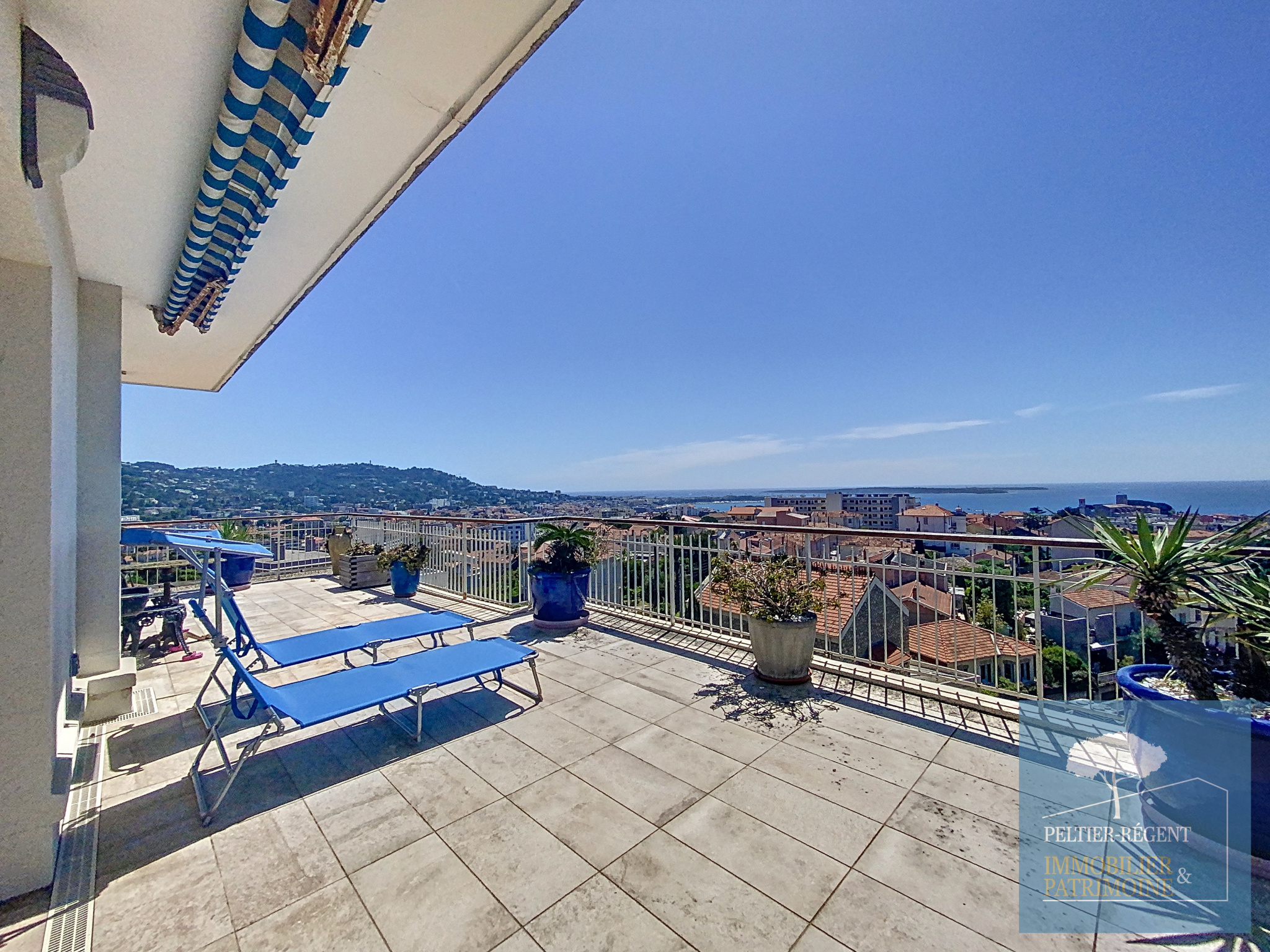 Duplex dernier étage et sa vue mer imprenable à Cannes